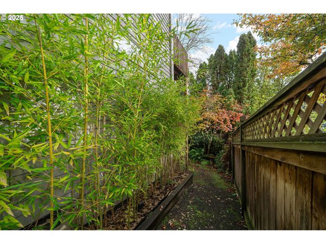 3840 S WATER Ave, Portland, OR 97239