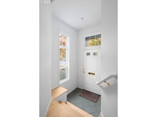 3840 S WATER Ave, Portland, OR 97239