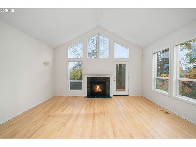 3840 S WATER Ave, Portland, OR 97239