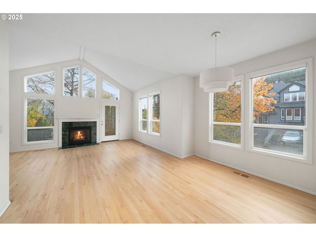 3840 S WATER Ave, Portland, OR 97239