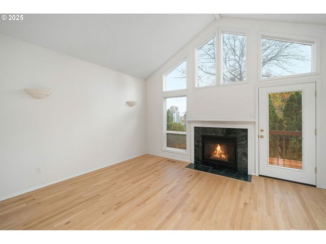 3840 S WATER Ave, Portland, OR 97239