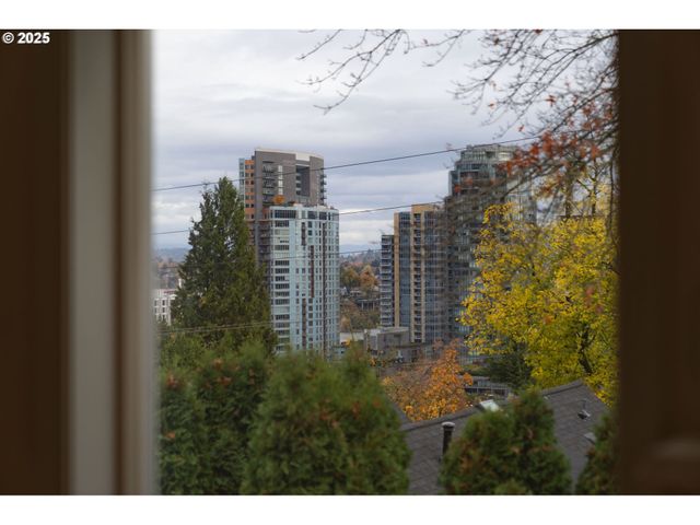 3840 S WATER Ave, Portland, OR 97239