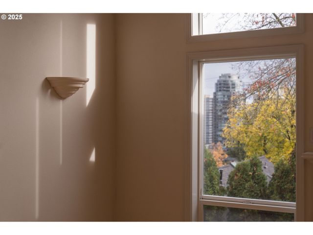 3840 S WATER Ave, Portland, OR 97239