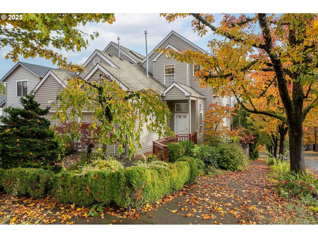 3840 S WATER Ave, Portland, OR 97239