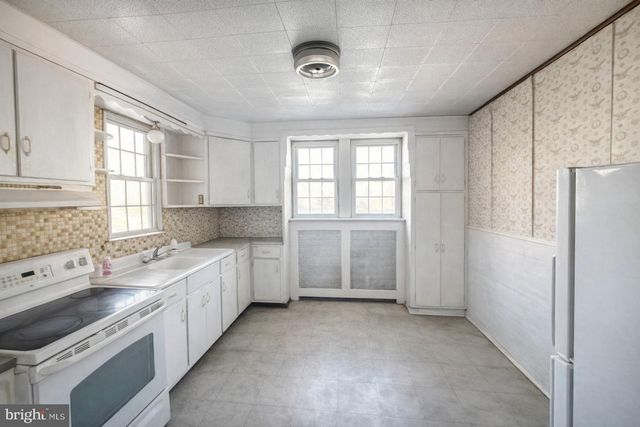 111 W GRANGE AVE, Philadelphia, PA 19120