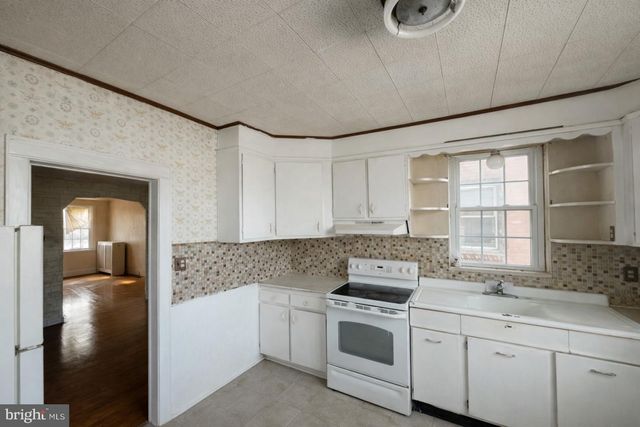 111 W GRANGE AVE, Philadelphia, PA 19120