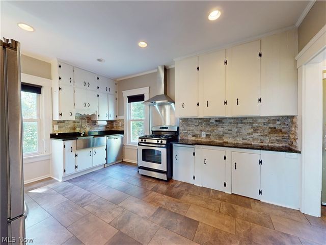 218 Bentleyville Road, Chagrin Falls, OH 44022
