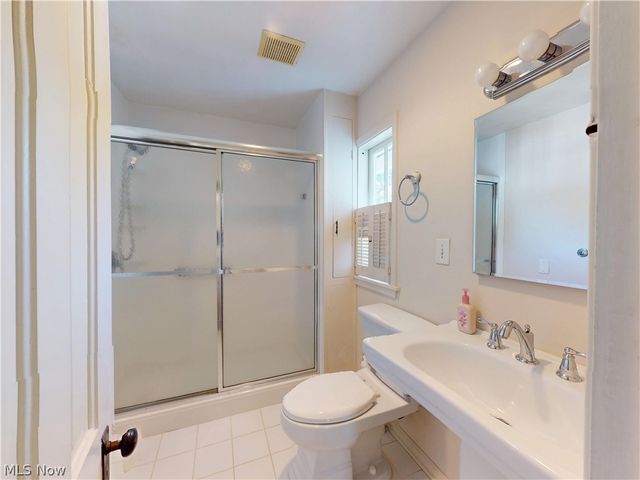 218 Bentleyville Road, Chagrin Falls, OH 44022