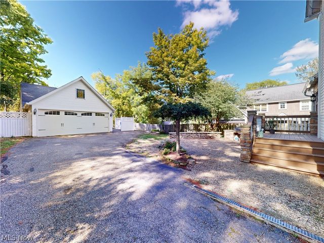 218 Bentleyville Road, Chagrin Falls, OH 44022