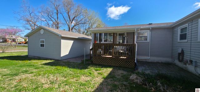 2001 Washington St, Paducah, KY 42003