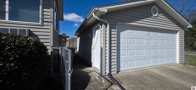 2001 Washington St, Paducah, KY 42003