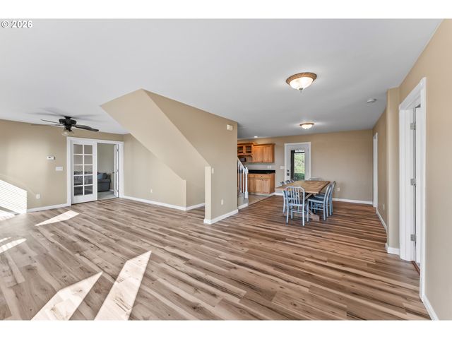 3257 Ne FOLLETT St, Roseburg, OR 97470