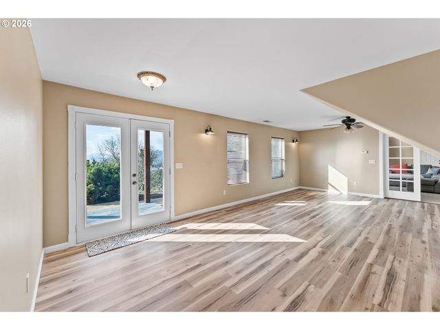 3257 Ne FOLLETT St, Roseburg, OR 97470