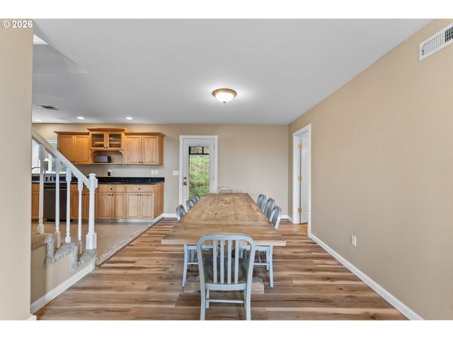 3257 Ne FOLLETT St, Roseburg, OR 97470