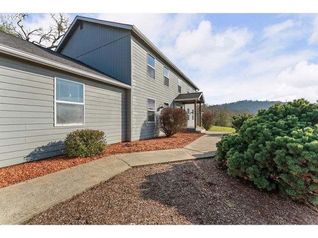 3257 Ne FOLLETT St, Roseburg, OR 97470
