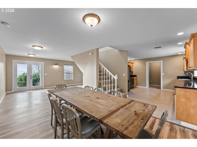 3257 Ne FOLLETT St, Roseburg, OR 97470