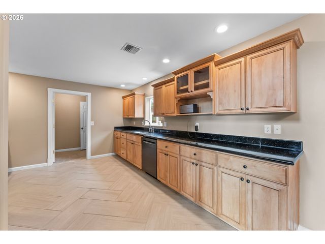 3257 Ne FOLLETT St, Roseburg, OR 97470