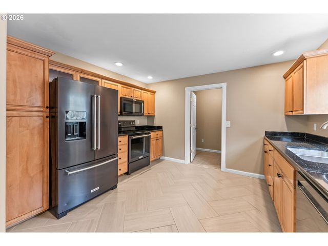 3257 Ne FOLLETT St, Roseburg, OR 97470