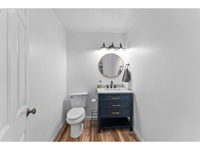 3257 Ne FOLLETT St, Roseburg, OR 97470