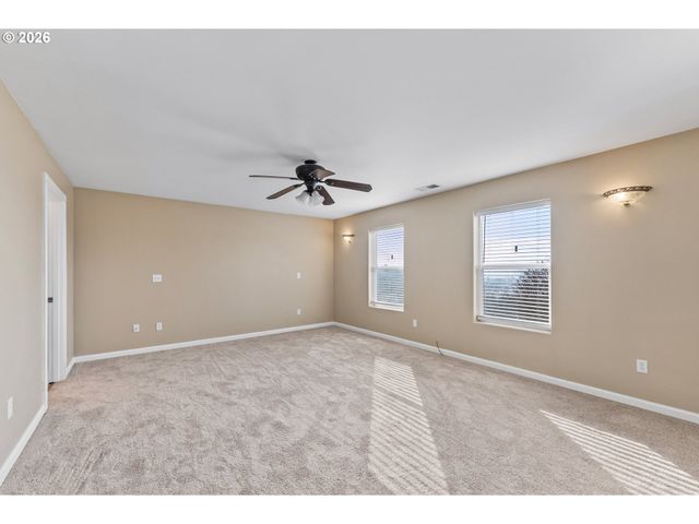 3257 Ne FOLLETT St, Roseburg, OR 97470