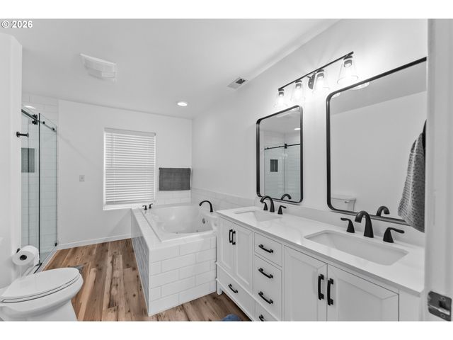 3257 Ne FOLLETT St, Roseburg, OR 97470