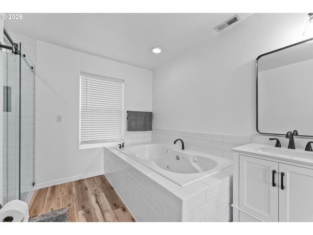 3257 Ne FOLLETT St, Roseburg, OR 97470