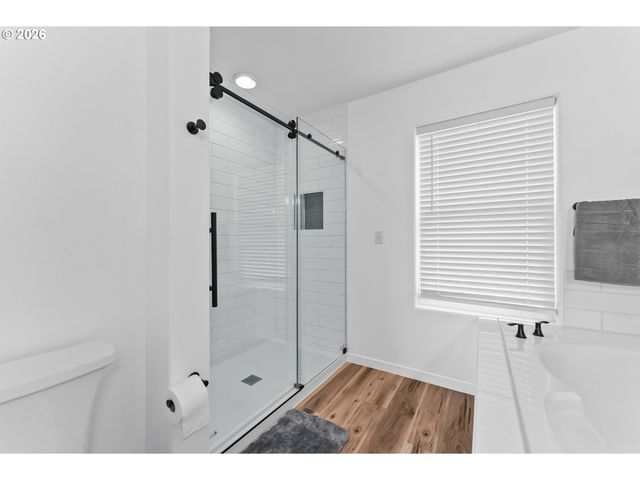 3257 Ne FOLLETT St, Roseburg, OR 97470