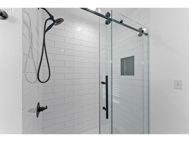 3257 Ne FOLLETT St, Roseburg, OR 97470