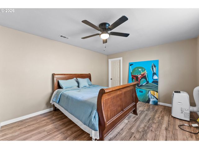 3257 Ne FOLLETT St, Roseburg, OR 97470