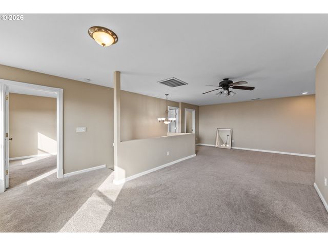 3257 Ne FOLLETT St, Roseburg, OR 97470