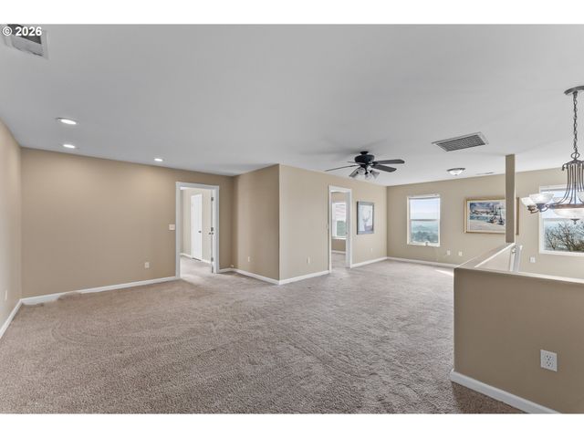 3257 Ne FOLLETT St, Roseburg, OR 97470