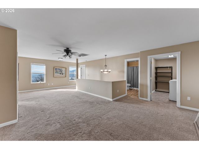 3257 Ne FOLLETT St, Roseburg, OR 97470