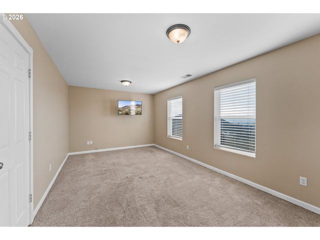 3257 Ne FOLLETT St, Roseburg, OR 97470