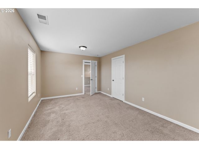 3257 Ne FOLLETT St, Roseburg, OR 97470