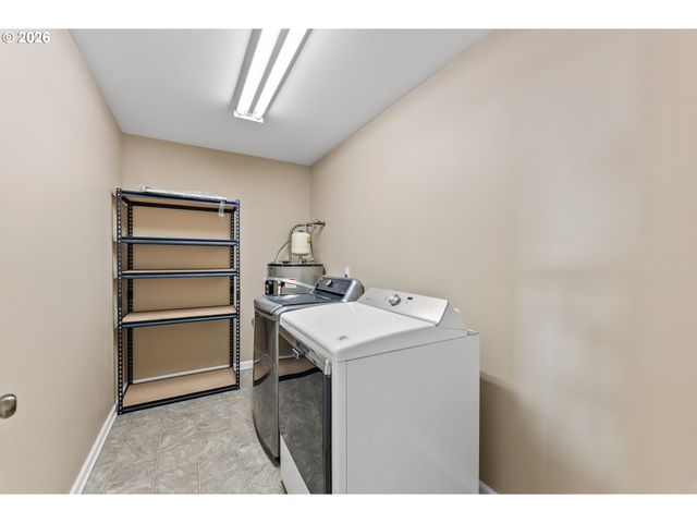 3257 Ne FOLLETT St, Roseburg, OR 97470