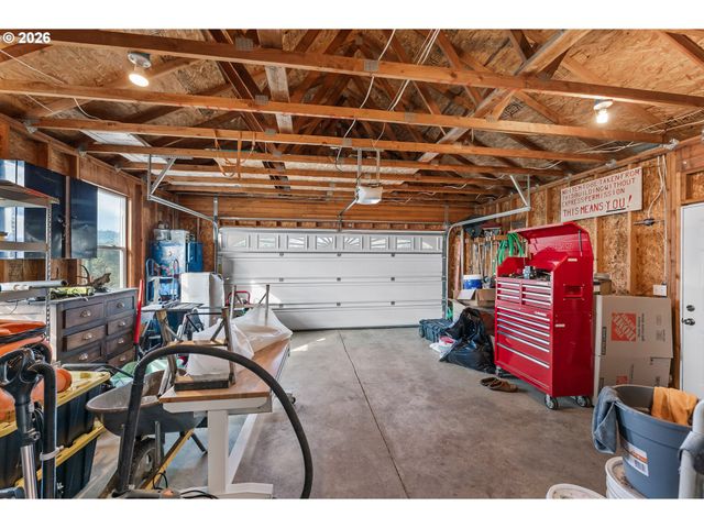 3257 Ne FOLLETT St, Roseburg, OR 97470