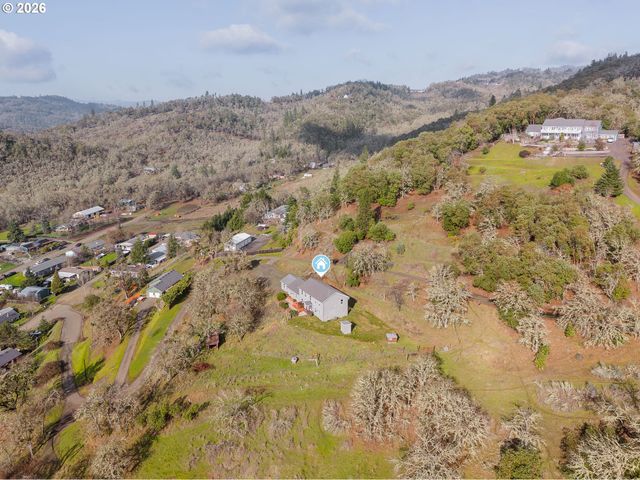 3257 Ne FOLLETT St, Roseburg, OR 97470