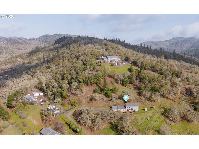 3257 Ne FOLLETT St, Roseburg, OR 97470