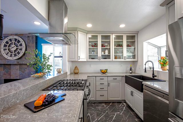 335 W Avenida De Las Flores, Thousand Oaks, CA 91360