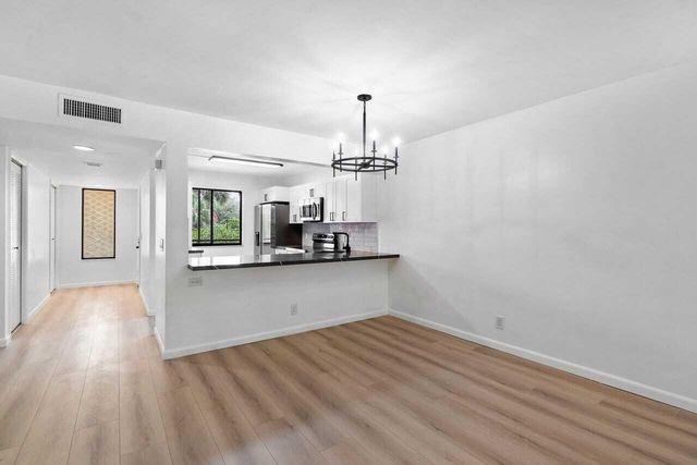 341 Lakeview Drive 203, Weston, FL 33326