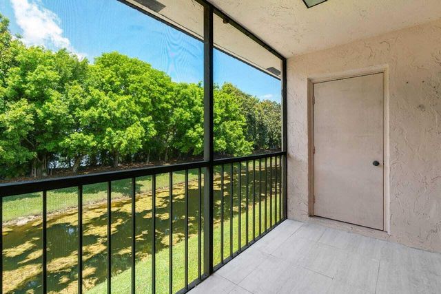 341 Lakeview Drive 203, Weston, FL 33326