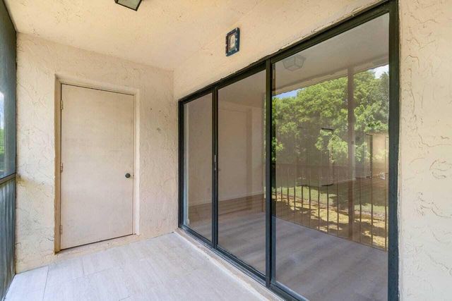 341 Lakeview Drive 203, Weston, FL 33326