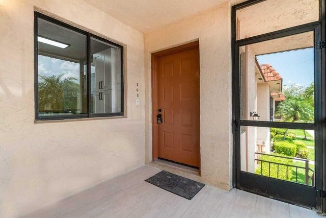 341 Lakeview Drive 203, Weston, FL 33326