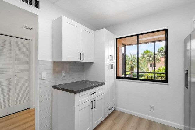 341 Lakeview Drive 203, Weston, FL 33326