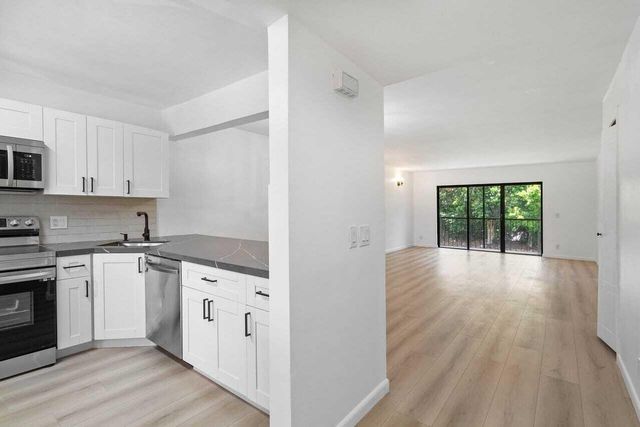 341 Lakeview Drive 203, Weston, FL 33326