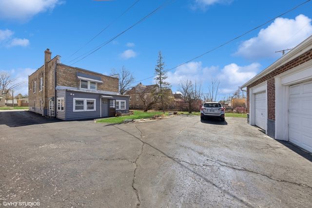 4332 Amelia Avenue, Lyons, IL 60534