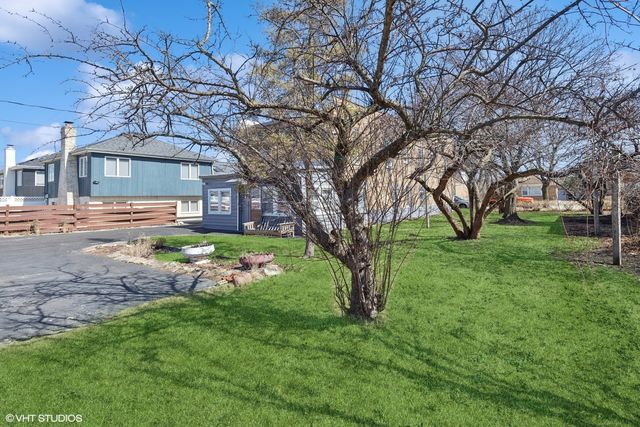 4332 Amelia Avenue, Lyons, IL 60534