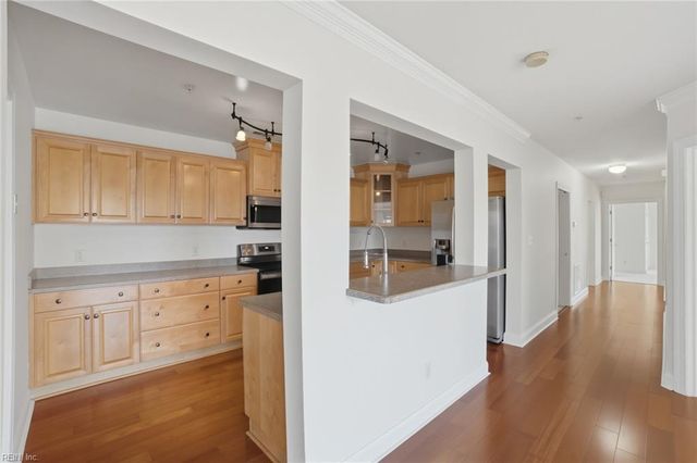 1 Sandy Point Ln Unit 218, Chesapeake, VA 23320