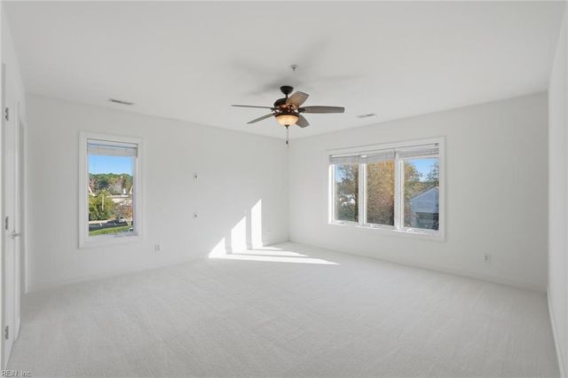 1 Sandy Point Ln Unit 218, Chesapeake, VA 23320