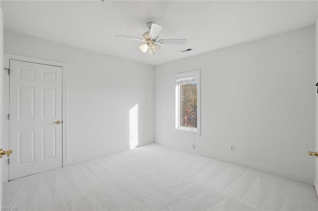 1 Sandy Point Ln Unit 218, Chesapeake, VA 23320